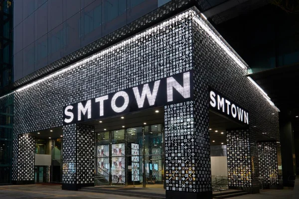 SM Town việt nam tuyển dụng designer và nhân viên hành chính văn phòng