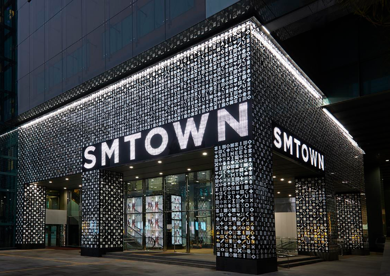 SM Town việt nam tuyển dụng designer và nhân viên hành chính văn phòng